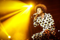 当时娱乐圈吃瓜赵英俊,赵英俊成吃瓜焦点